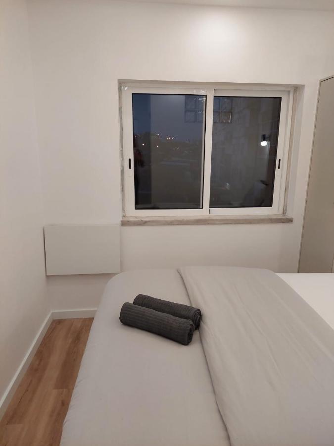Lisbon South Bay Rooms Almada Exterior photo